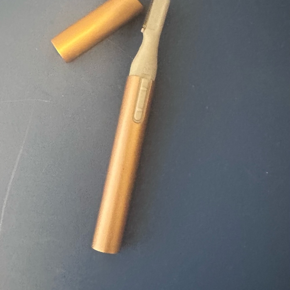 Gold Eyebrow Razor - Picture 1 of 2